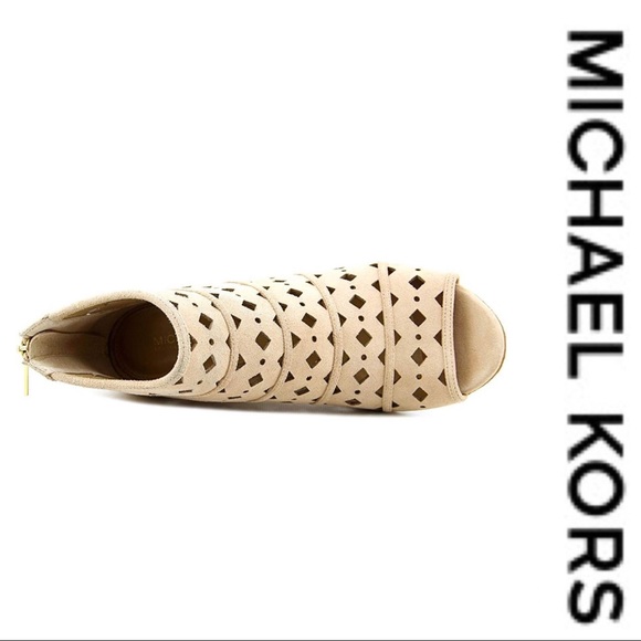 💕SALE💕Michael Kors Bisque Cage Ankle Boots - Picture 3 of 8